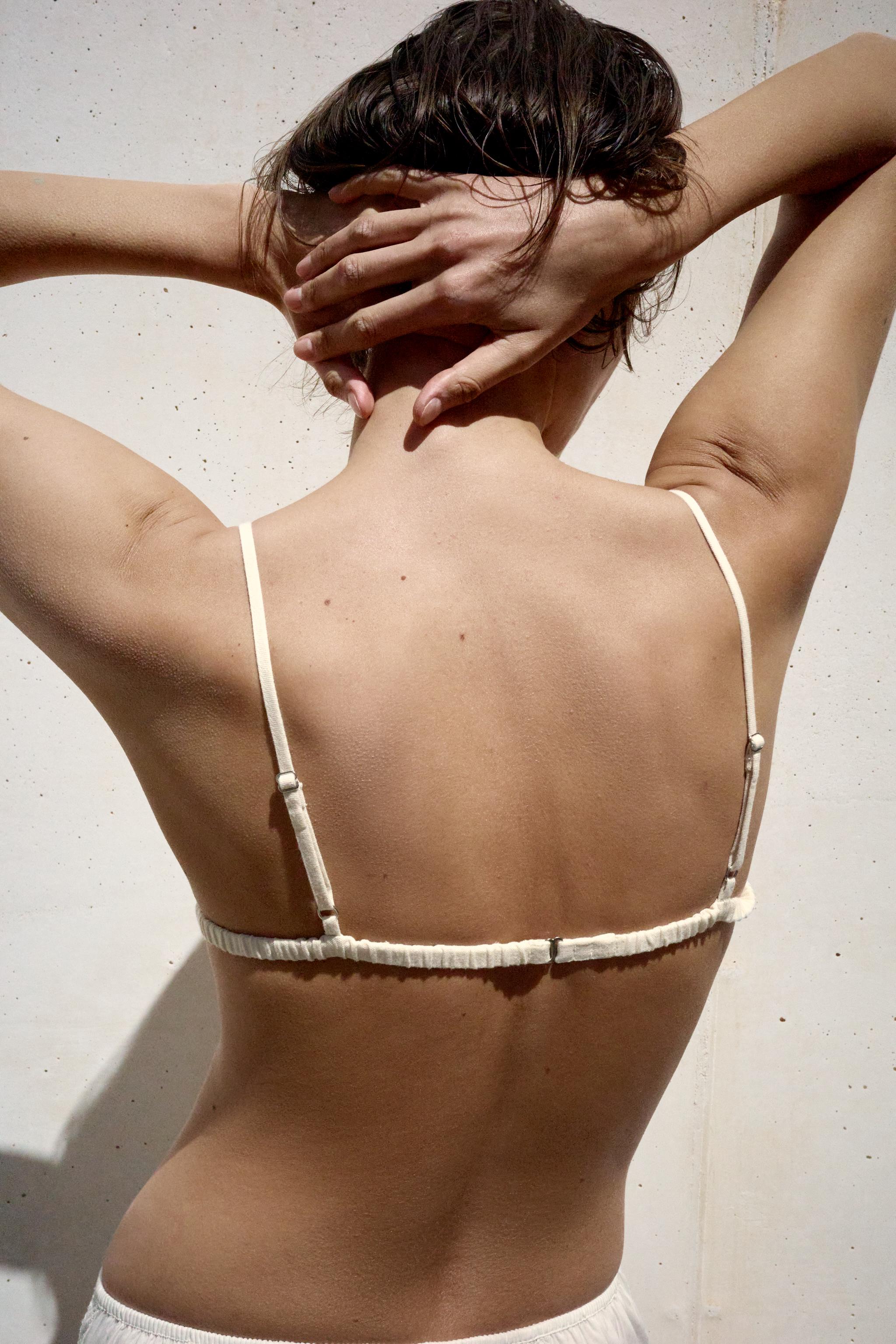 RUFFLED LACE TRIANGLE BRA